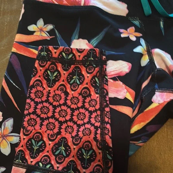 Old Navy Black and Pink Floral Leggings - Picture 5 of 6